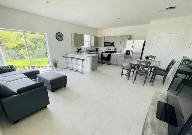 Photo 3 of Townhouse for sale at 916 Se 19Th St #916, Homestead, FL | MLS# A12003246 | Listing updated on 2026-07-06
