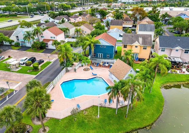 35th image of 331 Nw 101st Ter, Pembroke Pines, FL 33026 | MLS# B26017002