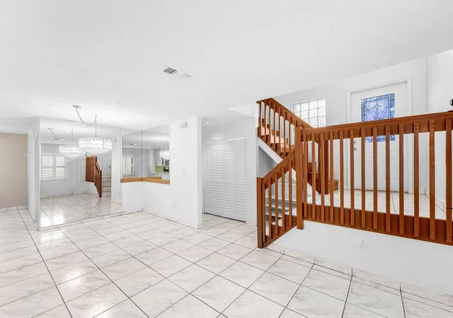 3rd image of 331 Nw 101St Ter, Pembroke Pines, FL 33026 | MLS# B26017002