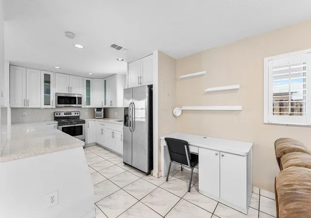 5th image of 331 Nw 101St Ter, Pembroke Pines, FL 33026 | MLS# B26017002