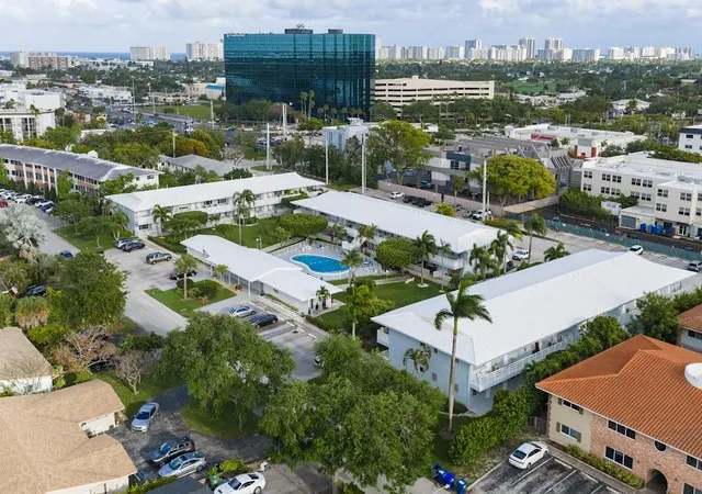 5th image of 2170 Ne 51St Ct, North Lauderdale, FL 33308