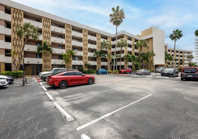 2nd image of 301 Golden Isles Dr, Hallandale Beach, FL 33009