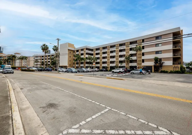 31st image of 301 Golden Isles Dr #412, Hallandale Beach, FL 33009 | MLS# B26017147