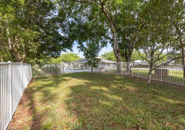 Homes for sale in Stuart, FL | 6537 Se Federal Highway, Stuart, FL 34997 | Houzeo