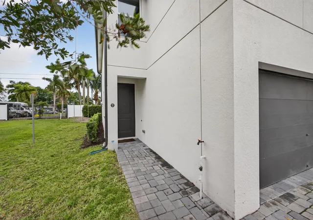 4th image of 1700 Lindley St, Mangonia Park, FL 33407 | MLS# B26017357