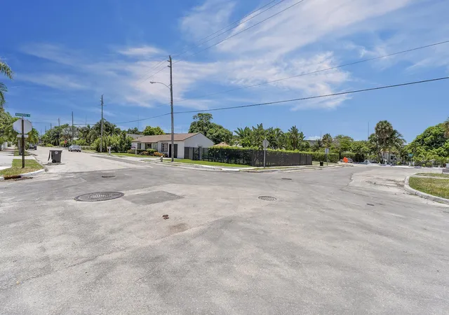 47th image of 2301 Ridgeway Ave, West Palm Beach, FL 33401 | MLS# B26017369