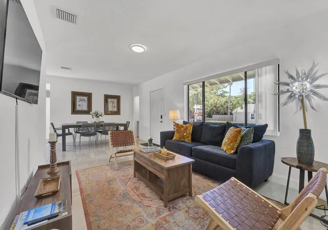 5th image of 2301 Ridgeway Ave, West Palm Beach, FL 33401 | MLS# B26017369
