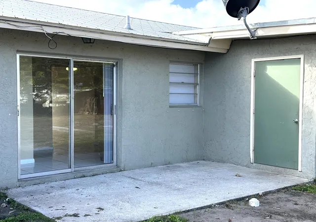 16th image of 3365 Se Garden St #3365, Stuart, FL 34997 | MLS# B26017377