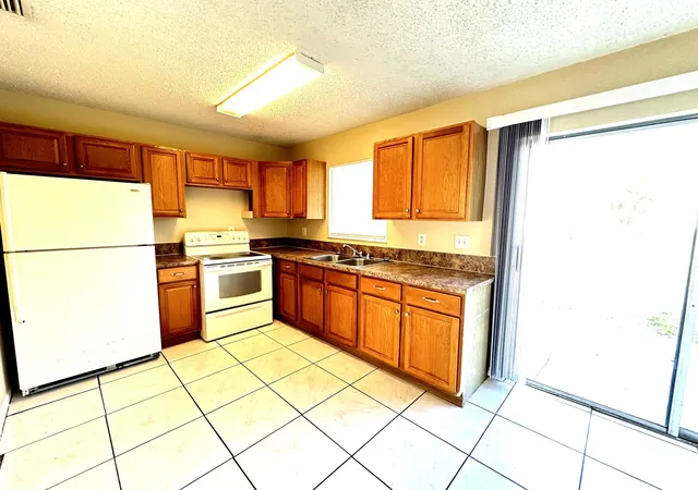 5th image of 3365 Se Garden St #3365, Stuart, FL 34997 | MLS# B26017377
