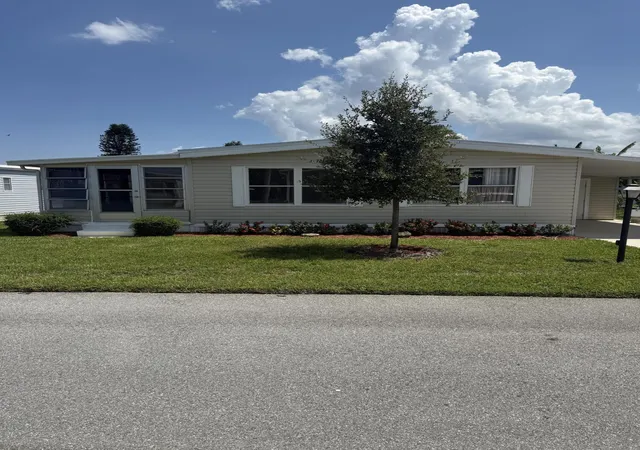 Homes for sale in Jensen Beach, FL | 463 Onyx Wy, Jensen Beach, FL 34957 | MLS# B26017391