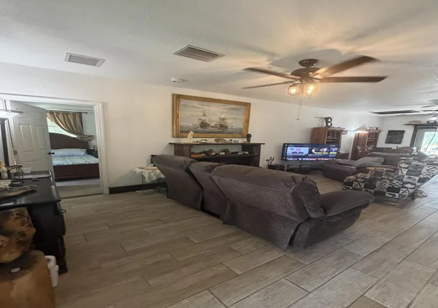 4th image of 235 N Sendero St, Clewiston, FL 33440 | MLS# B26017409