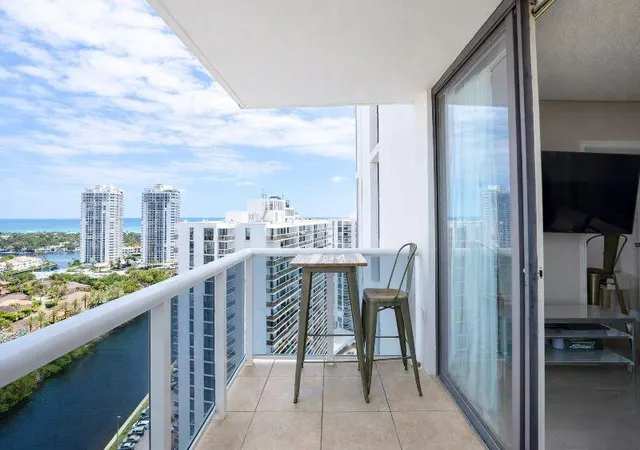 4th image of 3675 N Country Club Dr #2401, Aventura, FL 33180 | MLS# B26017454