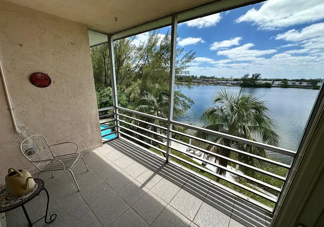 Homes for sale in Deerfield Beach, FL | 4311 Crystal Lake Dr #407, Deerfield Beach, FL 33064 | MLS# B26017616