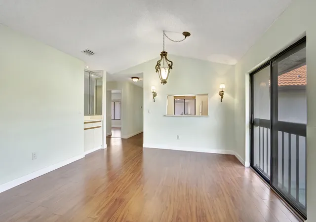 4th image of 351 Club Cir #207, Boca Raton, FL 33487 | MLS# B26017624