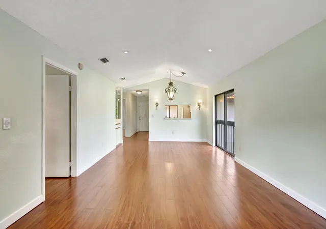 5th image of 351 Club Cir #207, Boca Raton, FL 33487 | MLS# B26017624