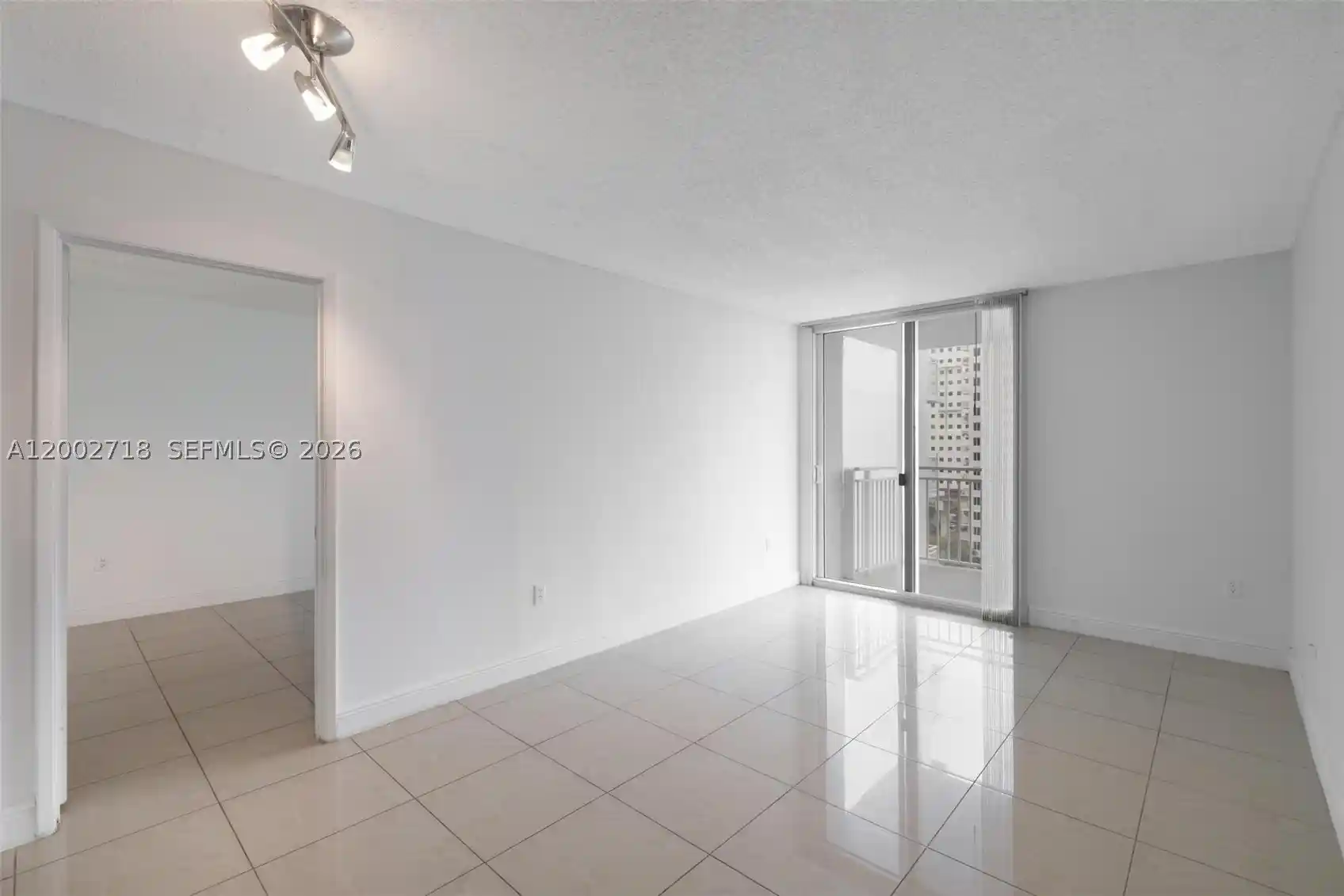 Listing Photo 2 - Condo for sale in The Madison Downtown located at 800 N Miami Ave, Miami, FL 33136 - Unit #E-1110