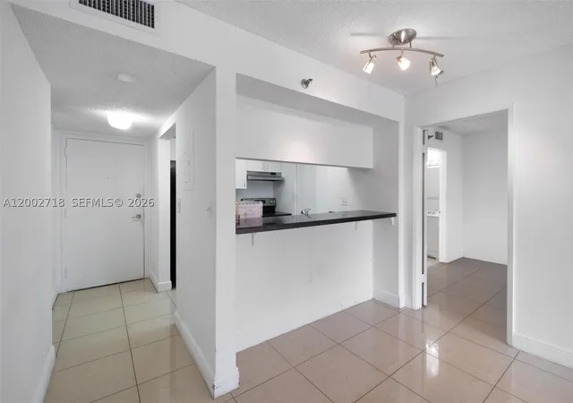 Listing Photo 4 - Condo for sale in The Madison Downtown located at 800 N Miami Ave, Miami, FL 33136 - Unit #E-1110