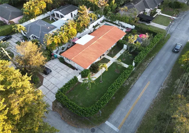 2nd image of 12015 Ne 7th Ave, Biscayne Park, FL 33161 | MLS# A12003621
