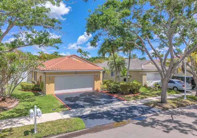 Homes for sale in Weston, FL | 1600 S Salerno Cir, Weston, FL 33327 | MLS# A12004282