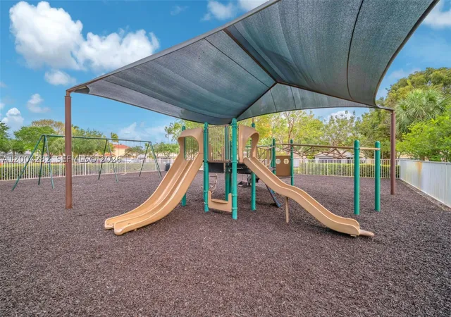 Homes for sale in Weston, FL | 1600 S Salerno Cir, Weston, FL 33327 | MLS# A12004282