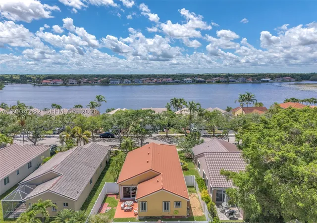 Homes for sale in Weston, FL | 1600 S Salerno Cir, Weston, FL 33327 | MLS# A12004282