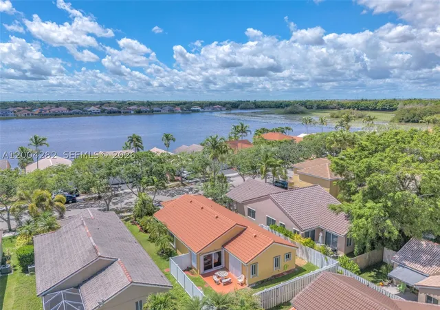 Homes for sale in Weston, FL | 1600 S Salerno Cir, Weston, FL 33327 | MLS# A12004282
