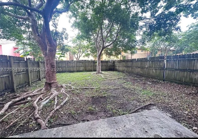Photo 2 of Townhouse for sale at 941 Sw 6th Pl, Florida City, FL 33034 | MLS# A12004325 | Listing updated on 2026-08-17