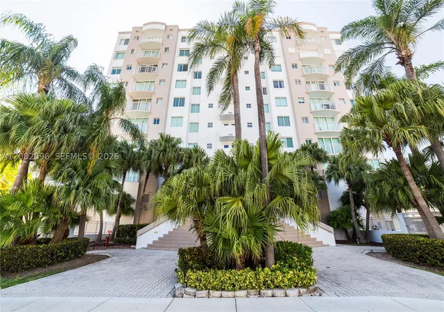 Listing Photo 3 - Condo for sale in building located at 18000 N Bay Rd, Sunny Isles Beach, FL 33160 - Unit #201