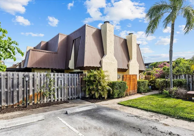 Homes for sale in Palm Beach Gardens, FL | 3548 Gardens East Dr #B, Palm Beach Gardens, FL 33410 | MLS# B26017884