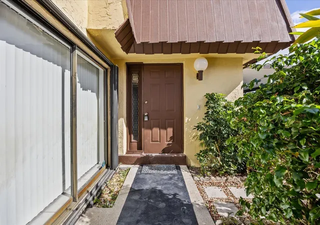 Homes for sale in Palm Beach Gardens, FL | 3548 Gardens East Dr #B, Palm Beach Gardens, FL 33410 | MLS# B26017884