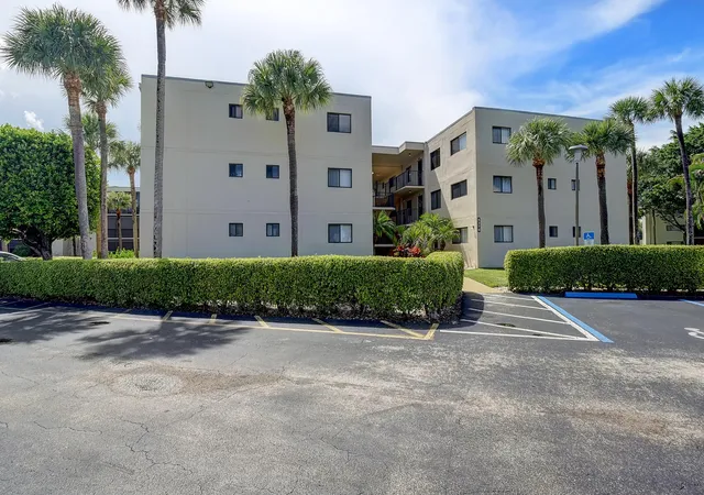 3rd image of 5370 Las Verdes Cir, Delray Beach, FL 33484