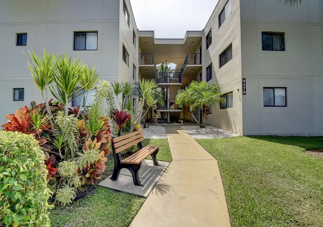 4th image of 5370 Las Verdes Cir, Delray Beach, FL 33484