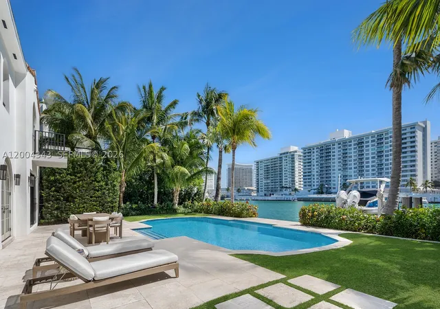 4th image of 5763 Pine Tree Dr, Miami Beach, FL 33140 | MLS# A12004343