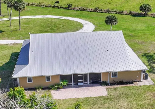 2nd image of 6045 21st St Sw, Vero Beach, FL 32968 | MLS# B26018310