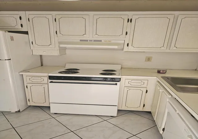2nd image of 8060 Sunrise Lakes Dr E #109, Sunrise, FL 33322 | MLS# B26018332