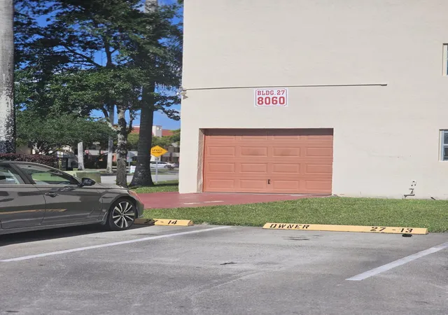 2nd image of 8060 Sunrise Lakes Dr E, Sunrise, FL 33322