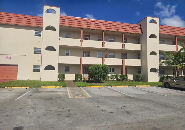 4th image of 8060 Sunrise Lakes Dr E #109, Sunrise, FL 33322 | MLS# B26018332