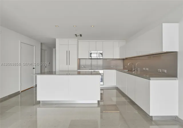 Photo 4 of Condo for sale at 88 Sw 7Th St #3710, Miami, FL 33130 | MLS# A12003858 | Listing updated on 2026-04-22