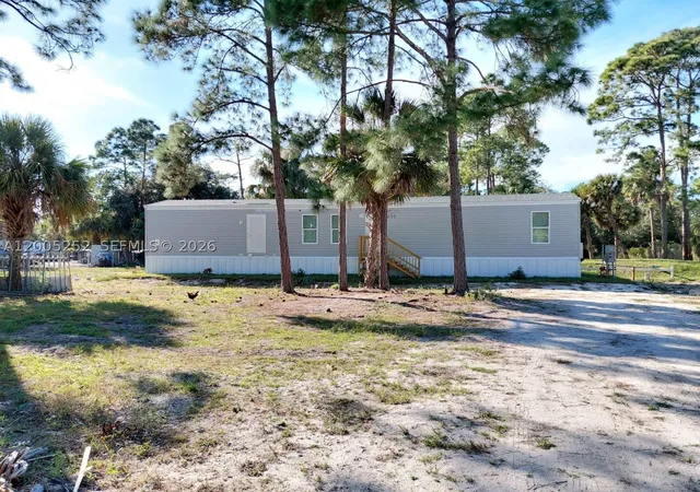 2nd image of 630 S Trebol Street, Clewiston, FL 33440 | MLS# A12005252