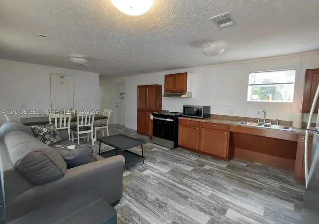4th image of 630 S Trebol Street, Clewiston, FL 33440 | MLS# A12005252