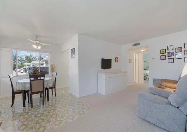 5th image of 2840 Cynthia Ln #101, Lake Worth, FL 33461 | MLS# B26018411