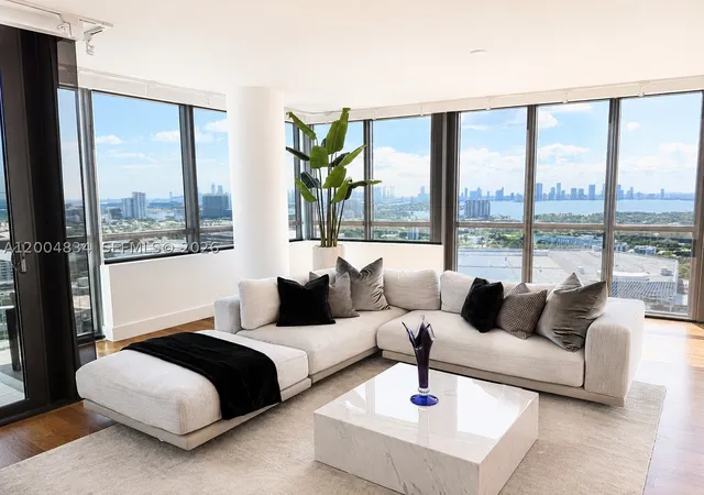 Listing Photo 4 - Condo for sale in building located at 101 20Th St, Miami, FL 33139 - Unit #3501