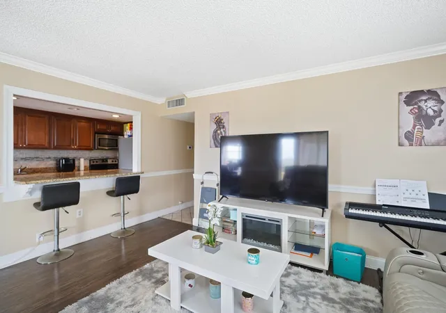 4th image of 4174 Inverrary Dr #701, Lauderhill, FL 33319 | MLS# B26018512