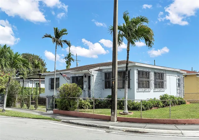 3rd image of 3694 Nw 20Th St, Miami, FL 33142 | MLS# A12004942