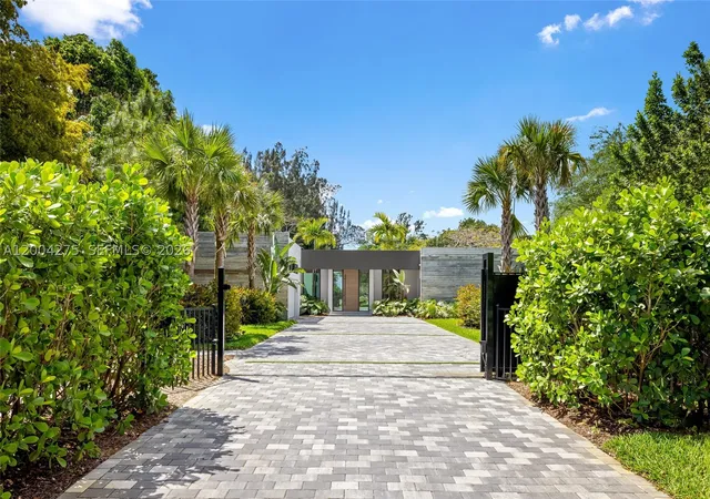 Photo 2 of Mansion for sale at 5700 Cypress Rd, Plantation, FL 33317 | MLS# A12004275 | Listing updated on 2026-10-07