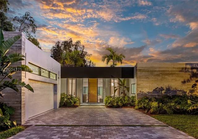 Photo 3 of Mansion for sale at 5700 Cypress Rd, Plantation, FL 33317 | MLS# A12004275 | Listing updated on 2026-10-07