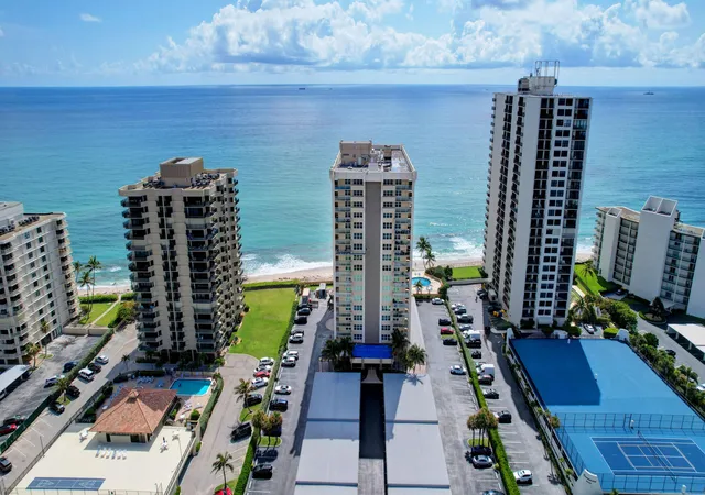 Homes for sale in Riviera Beach, FL | 5440 N Ocean Drive, Riviera Beach, FL 33404 | Houzeo