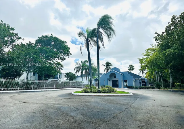 2nd image of 481 Sw 113Th Wy, Pembroke Pines, FL 33025