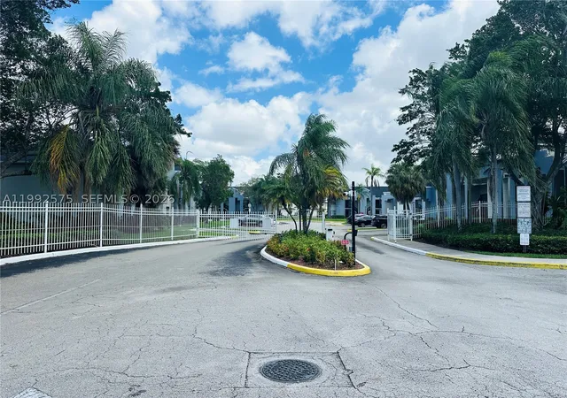 28th image of 481 Sw 113th Way #481, Pembroke Pines, FL 33025 | MLS# A11992575