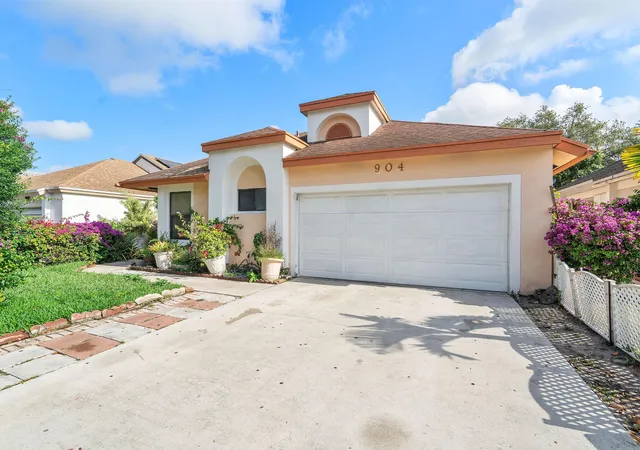 Homes for sale in North Lauderdale, FL | 904 Magnolia Ave, North Lauderdale, FL 33068 | MLS# B26018608